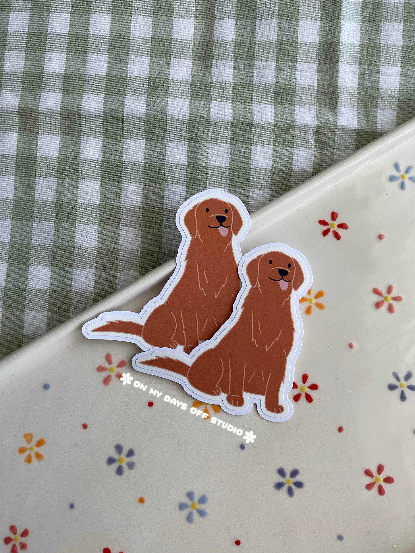 Vinyl sticker of a brown labrador retreiever