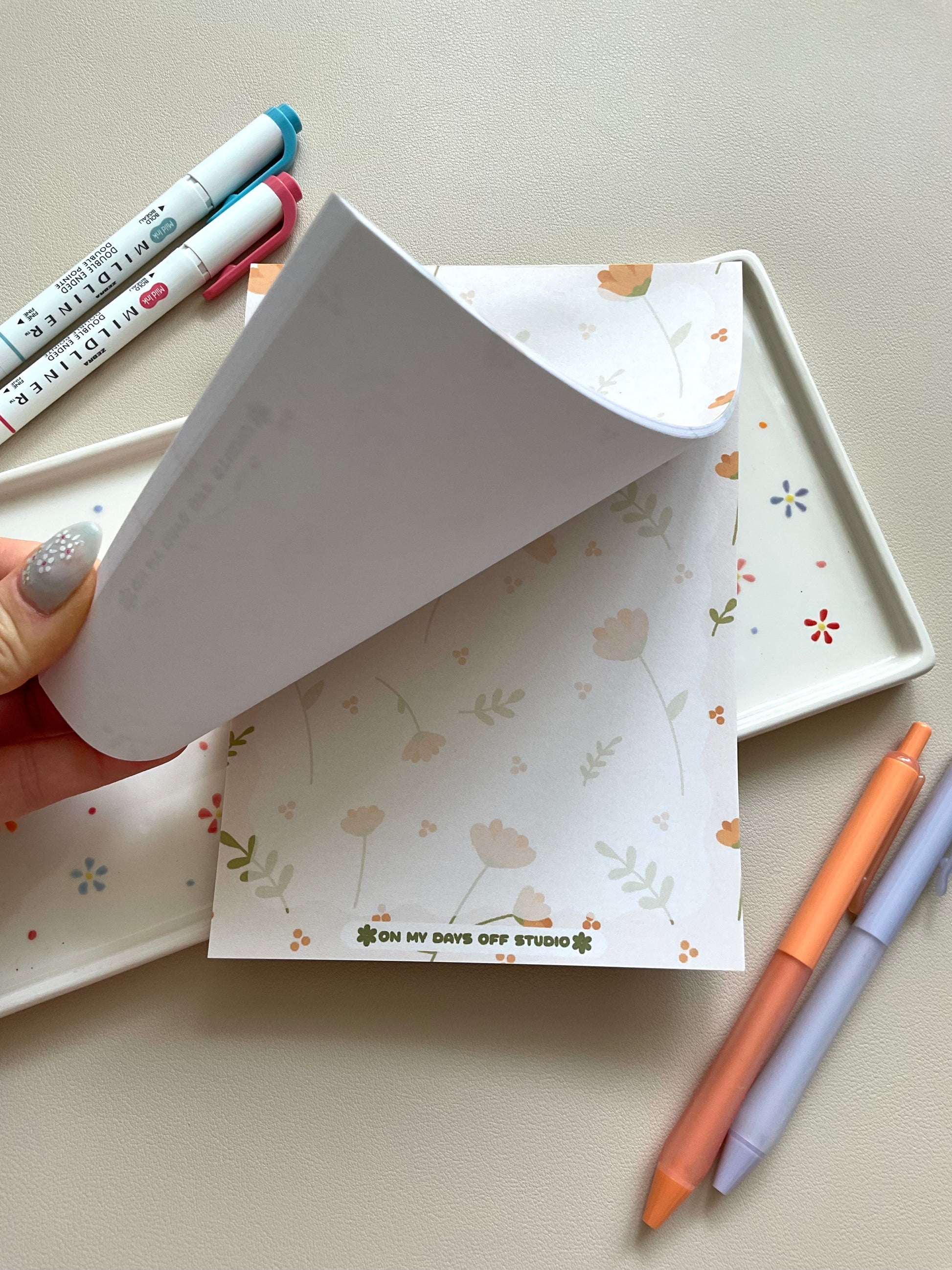 Floral notepad with beige background