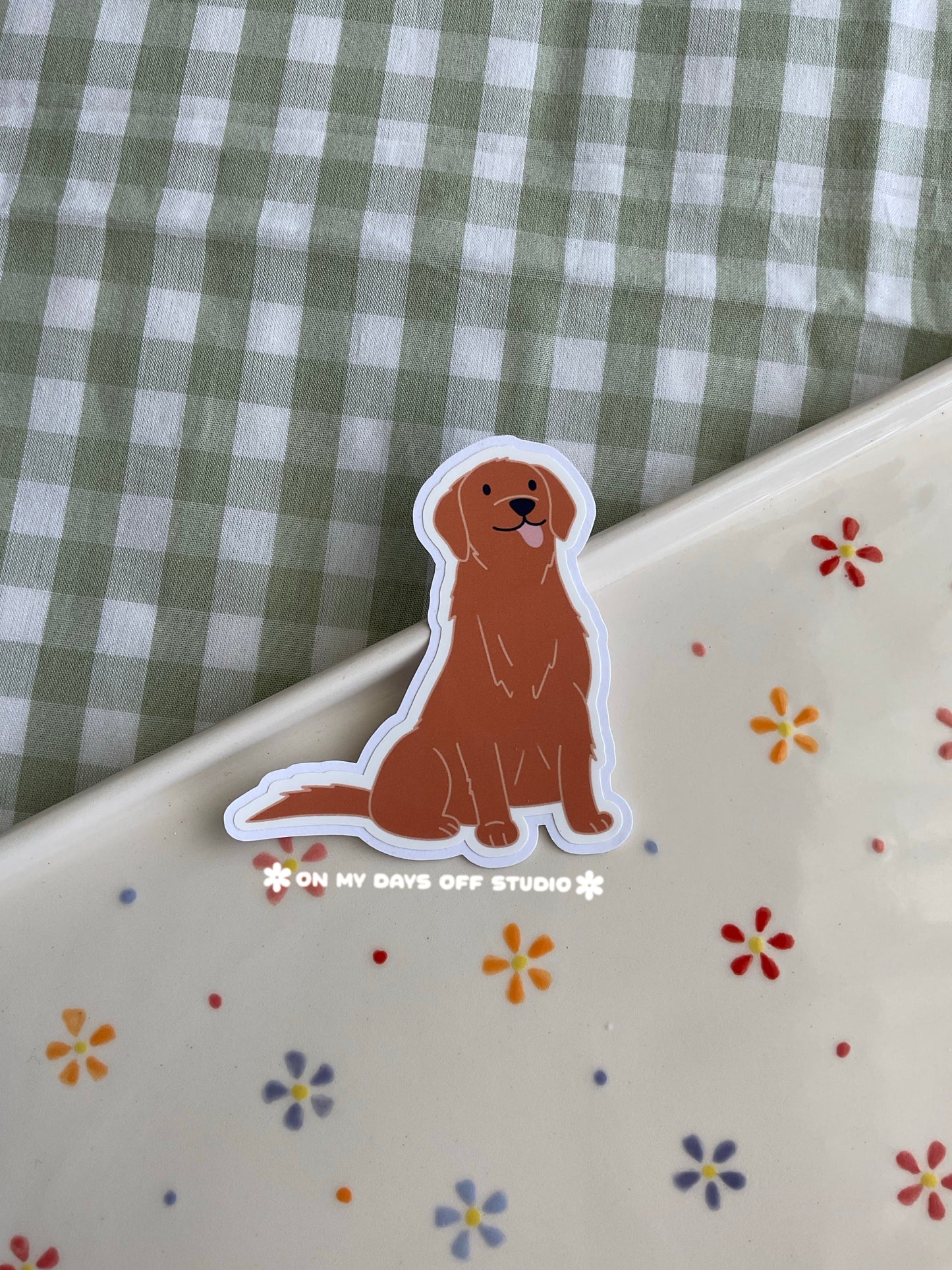 Vinyl sticker of a brown labrador retreiever 